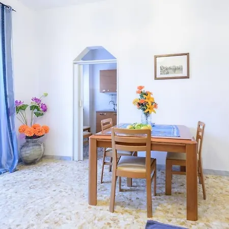 Private Flat In