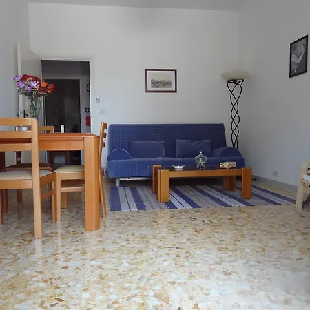 Private Flat In